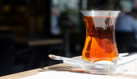 Почему на востоке пьют чай из  армуды?